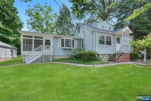 88 Pyle St, Oradell, NJ, 07649-2552 | Card Image