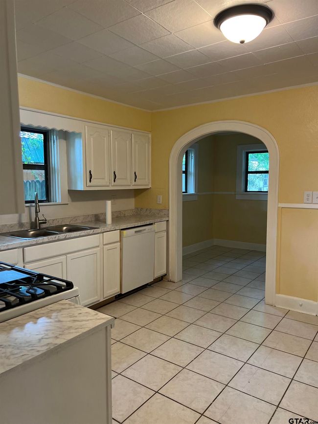702 W Kilpatrick St, House other with 4 bedrooms, 3 bathrooms and null parking in Mineola TX | Image 5