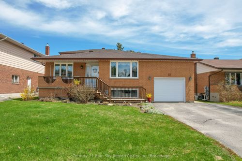 18 Eglee Ave, North Bay, ON, P1B8Z7 | Card Image