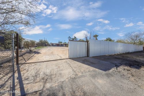 215 W Navajo Road, Tucson, AZ, 85705 | Card Image