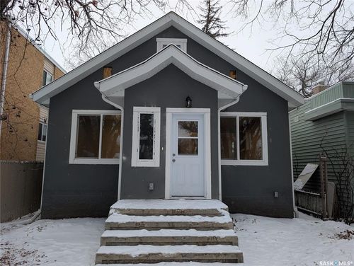 102 32nd St W, Saskatoon, SK, S7L0S1 | Card Image