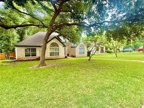 1127 Robin Rd, Elgin, TX, 78621-1040 | Card Image