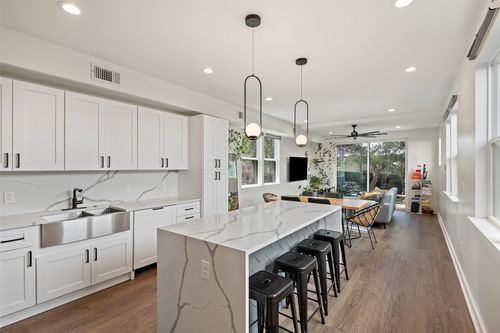1-5515 Hudson St, Austin, TX, 78721-2129 | Card Image