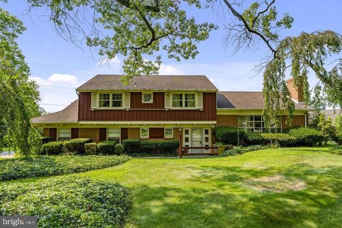 1230 Country Club Dr, LANCASTER, PA, 17601-5208 | Card Image