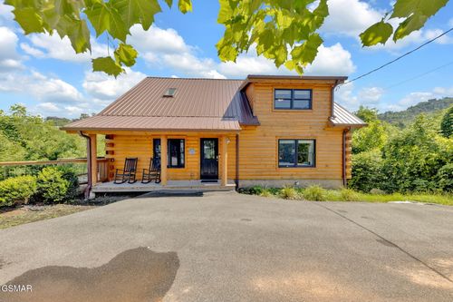 710 Pinecrest Ct, Gatlinburg, TN, 37738-4418 | Card Image