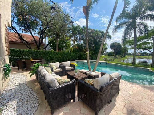 1607 Sw 157th Ave, Pembroke Pines, FL, 33027-2351 | Card Image
