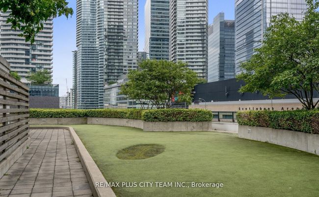 1305 - 18 Harbour St, Condo with 2 bedrooms, 2 bathrooms and 1 parking in Toronto ON | Image 33