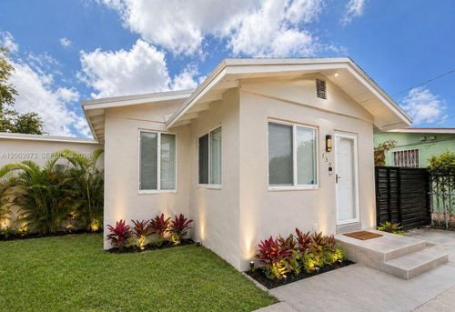 135 Nw 68th St, Miami, FL, 33150-4015 | Card Image