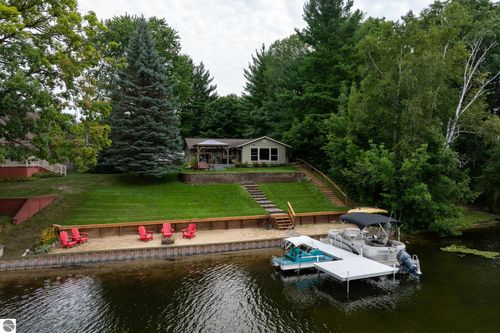 2748 Lone Pine Rd, Farwell, MI, 48622-9490 | Card Image