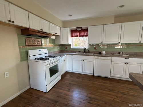 38386 Maes St, Westland, MI, 48186-3811 | Card Image