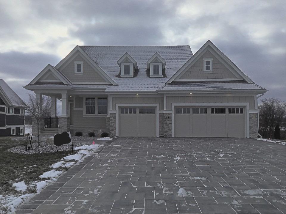 Lakeside Dr, Chaska, MN 55318