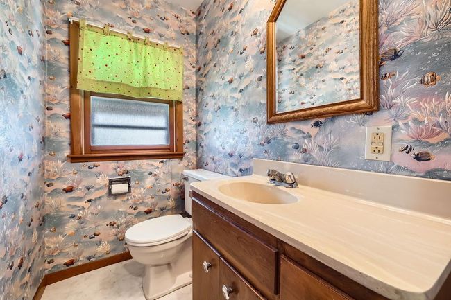 2454 Long Lake Road - MLS Sized - 021 - 27 2nd Floor Bathroom.jpg | Image 19