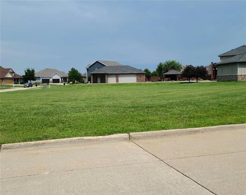 3221 Ne Briar Creek Pl, Ankeny, IA, 50021-9601 | Card Image