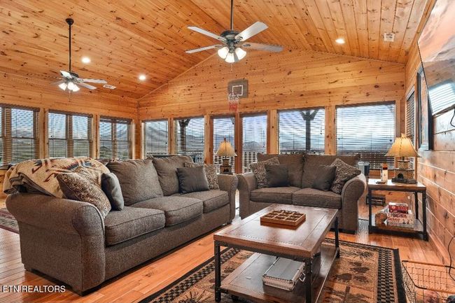 880 Great Smoky Way, House other with 4 bedrooms, 4 bathrooms and null parking in Gatlinburg TN | Image 20