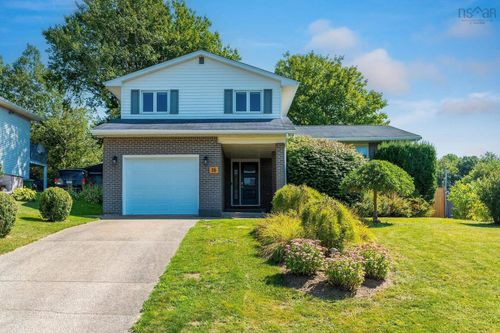 18 Castleton Cres, Dartmouth, NS, B2X3M3 | Card Image