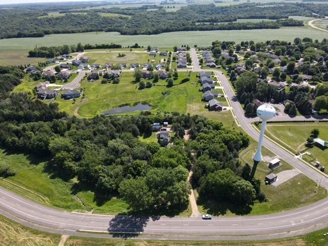 Conveniently located. In town but still lots of privacy. | Image 64