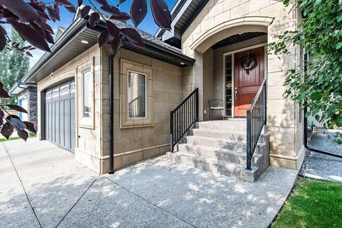 608 Montgomery Close Se, High River, AB, T1V0B7 | Card Image