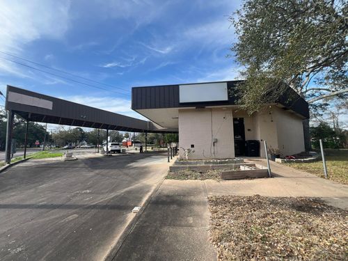 218 W Blum St, Alvin, TX, 77511 | Card Image