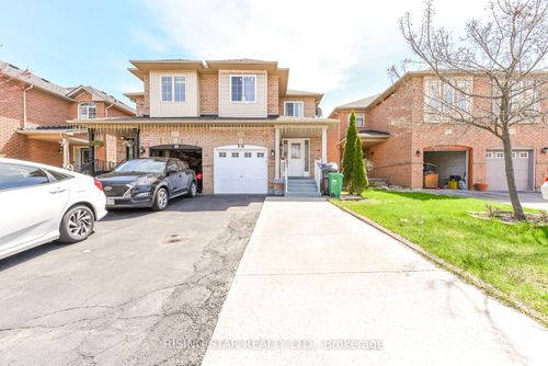 16 Elmpark Crt, Brampton, ON, L6P1A8 | Card Image