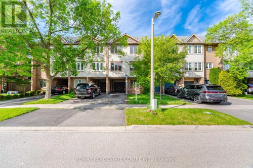 2349 Strawfield Crt, Oakville, ON, L6H6C2 | Card Image