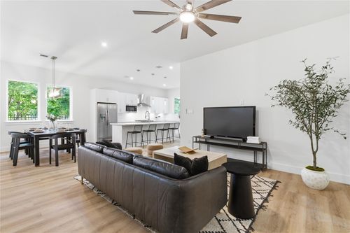 1420 W 34th 1/2 Street, Houston, TX, 77018 | Card Image