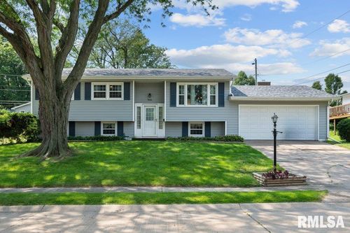 5018 N Harrison St, Davenport, IA, 52806-3919 | Card Image