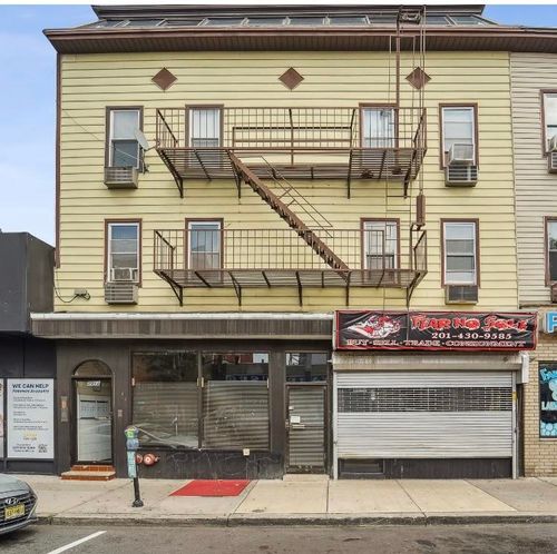 4-2010-12 Bergenline Ave, Union City, NJ, 07087-3313 | Card Image