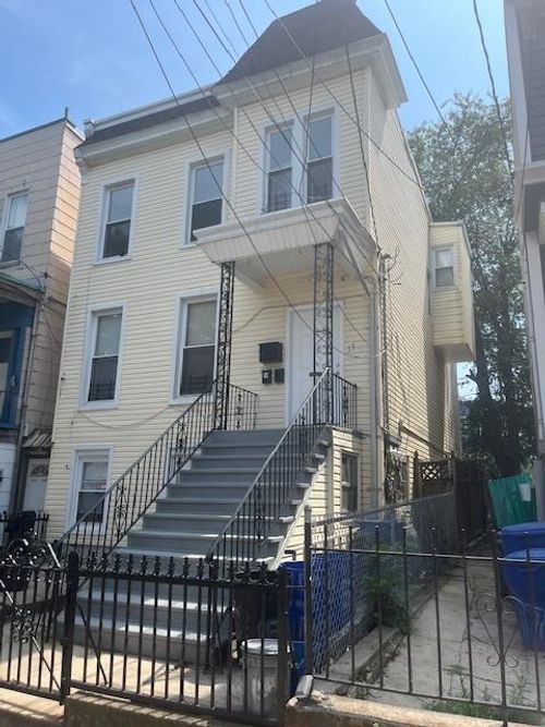 apt-2-15 Irving St, Jersey City, NJ, 07307-4994 | Card Image