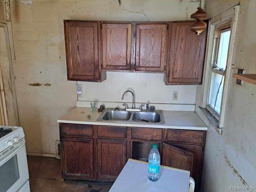 5109 S Hubbard St, Wayne, MI, 48184-2517 | Card Image