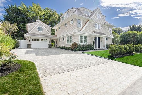 84 Coggeshall Ave, Newport, RI, 02840-4246 | Card Image