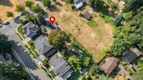 7512 132nd Ave Ne, Kirkland, WA, 98033-8243 | Card Image