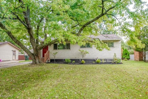 5653 Vickie Ln, Bedford, OH, 44146-2404 | Card Image