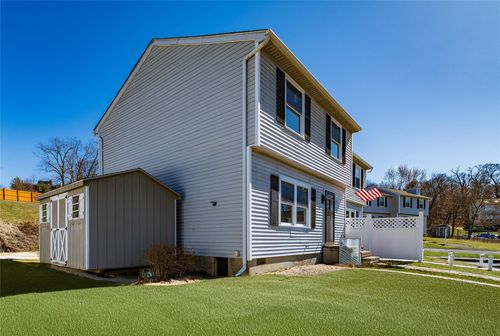 215 Fishkill Lndg, Beacon, NY, 12508-3619 | Card Image