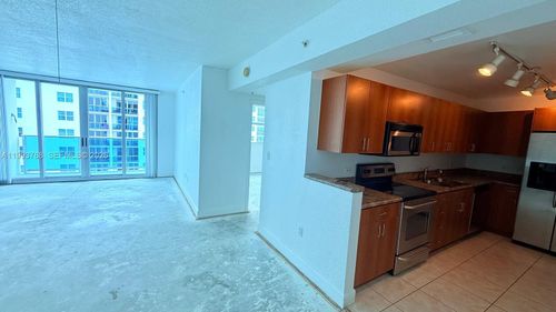 8b-7501 E Treasure Dr, North Bay Village, FL, 33141-4303 | Card Image
