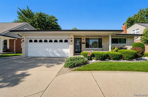 13167 Kozak Dr, Sterling Heights, MI, 48312-3242 | Card Image