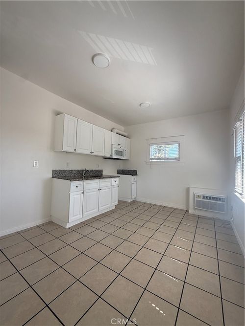11-1085 Hoffman Avenue, Long Beach, CA, 90813 | Card Image