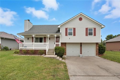 209 Cross Creek Dr, Grain Valley, MO, 64029 | Card Image