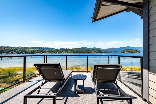 5933 Beachgate Lane, Townhouse with 4 bedrooms, 3 bathrooms and 2 parking in Sechelt BC | Image 6