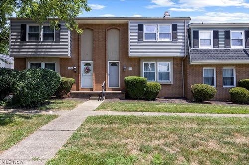 974 Wadsworth Road, Medina, OH, 44256 | Card Image