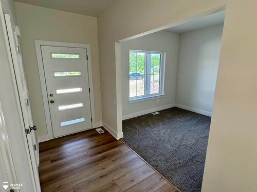 8018 Bradbury Ln, Grand Blanc, MI, 48439-7248 | Card Image