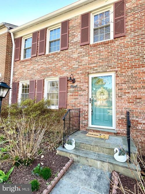 27 Chantilly Ct, ROCKVILLE, MD, 20850-2903 | Card Image