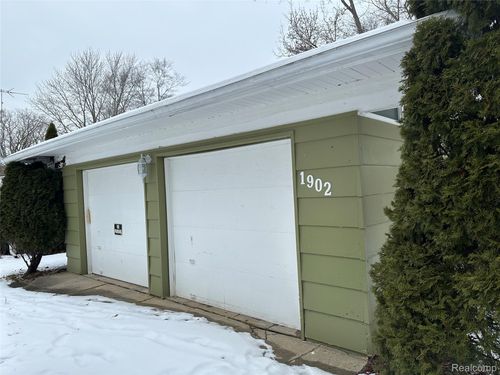 1902 Windsor Ln, Flint, MI, 48507-6029 | Card Image
