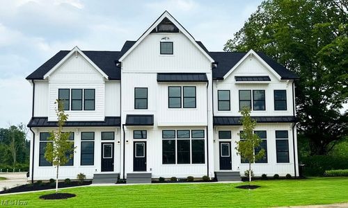 110 Cedar Gln, Chardon, OH, 44024-1444 | Card Image