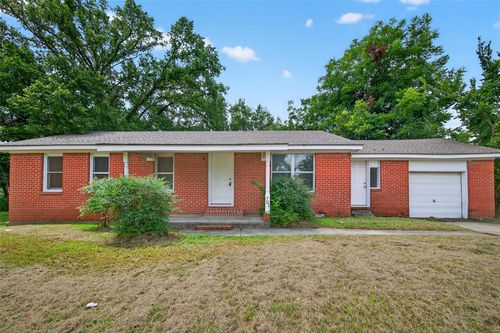 701 Avenue E, Conroe, TX, 77301-3629 | Card Image