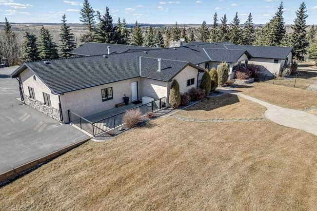 39225 Range Road 274, Home with 4 bedrooms, 4 bathrooms and 3 parking in Rural Red Deer County AB | Image 39