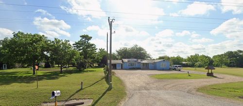 4208 N Main St, Taylor, TX, 76574-4957 | Card Image