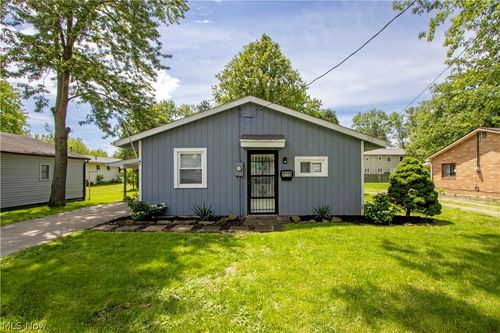 912 Jefferson Ave, Orrville, OH, 44667-1702 | Card Image