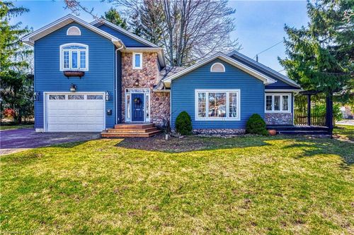 2693 John St, Bright's Grove, ON, N0N1C0 | Card Image