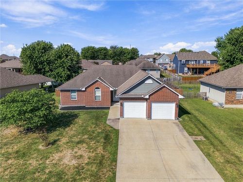 981 Owl Creek Pkwy, Odessa, MO, 64076-1800 | Card Image