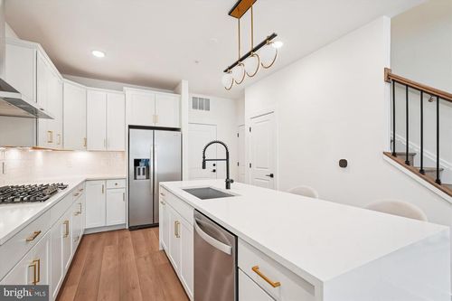 19820 Lavender Dust Sq, ASHBURN, VA, 20147-5758 | Card Image